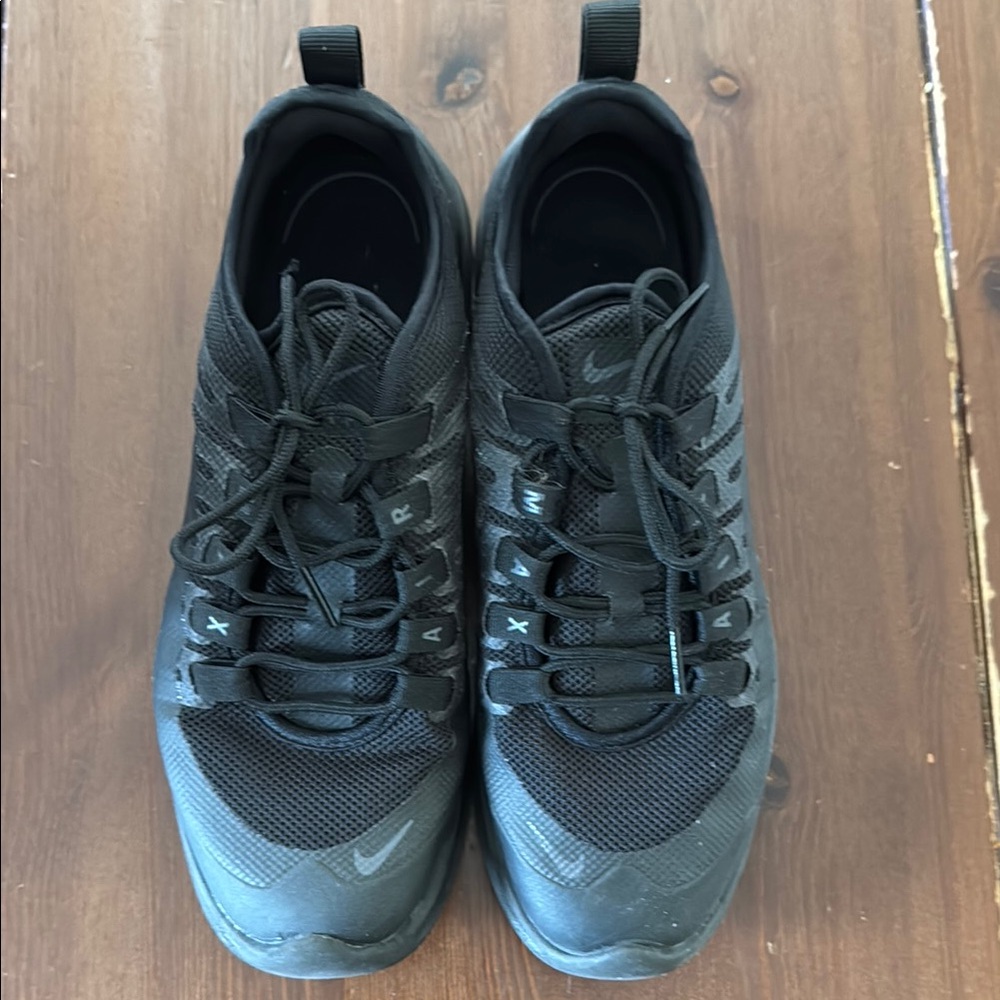 Nike Black Athletic Shoes Sleek Design